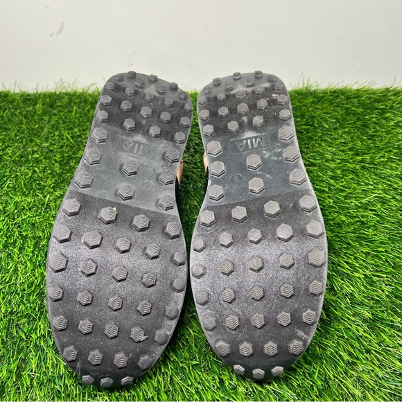 MIA Beige Sneakers w/ Black Detail – Size 8 – Gently Worn - Picture 7 of 8